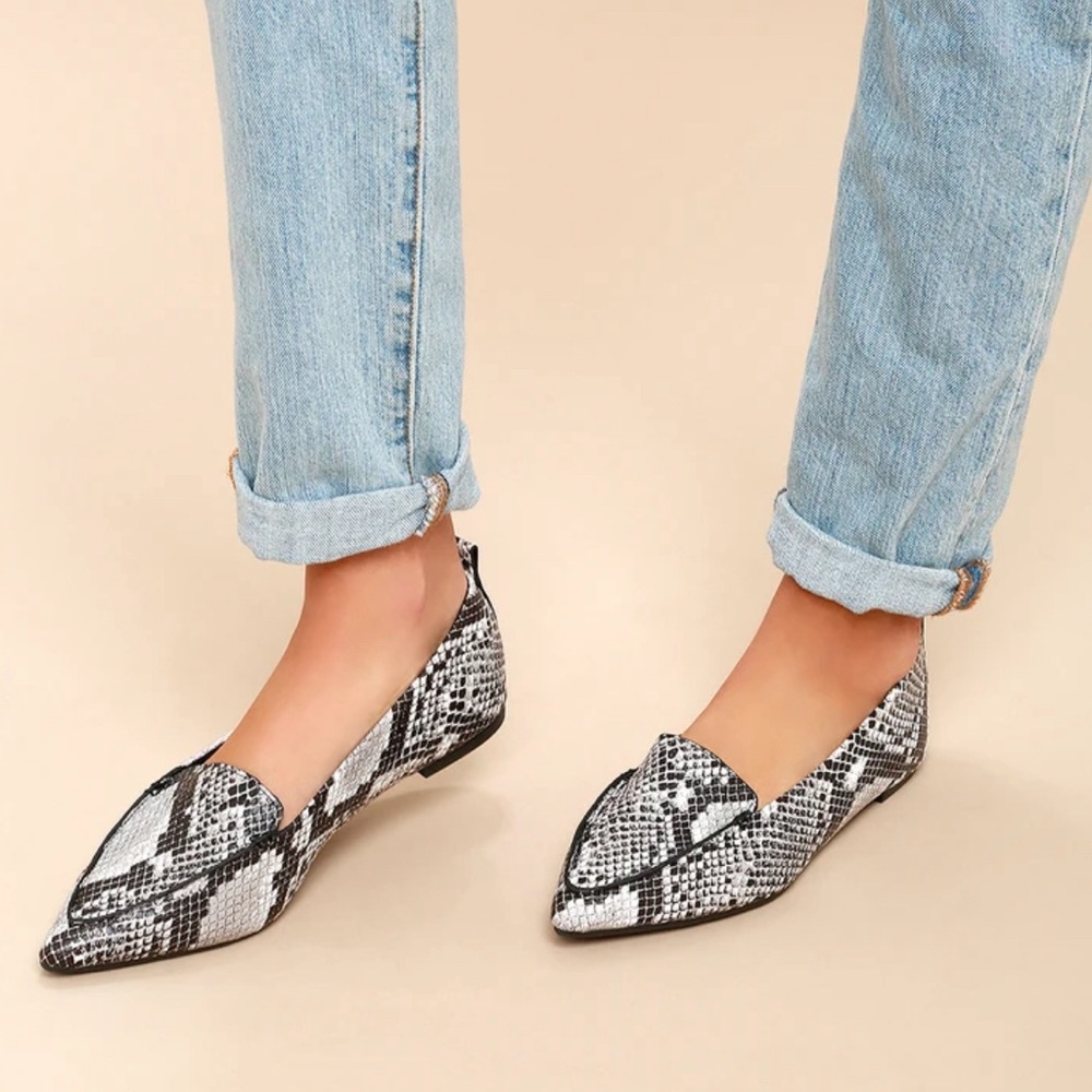 Natural snake pointed loafers